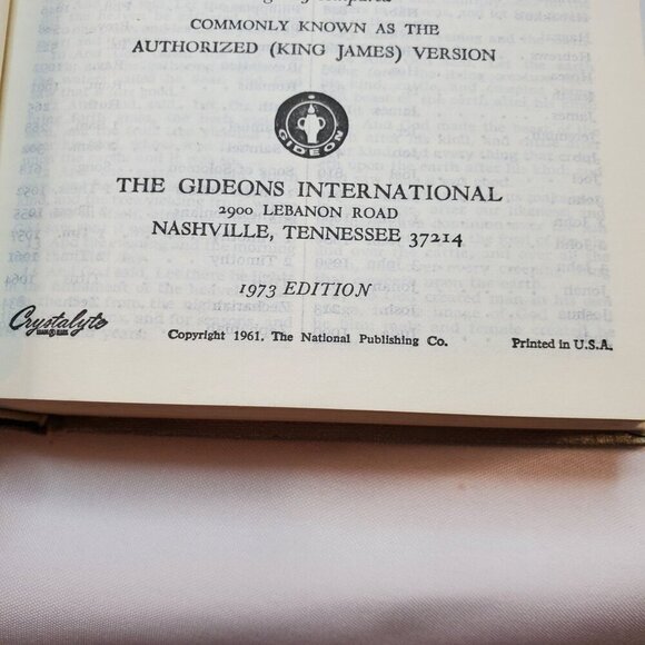 Vintage Holy Bible Placed By The Gideons International 1973 Edition - Picture 10 of 11